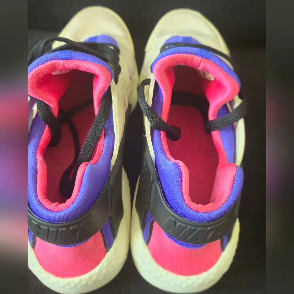 Nike  Air Huarache Shoes Persian Violet Desert Athletic Sneakers.